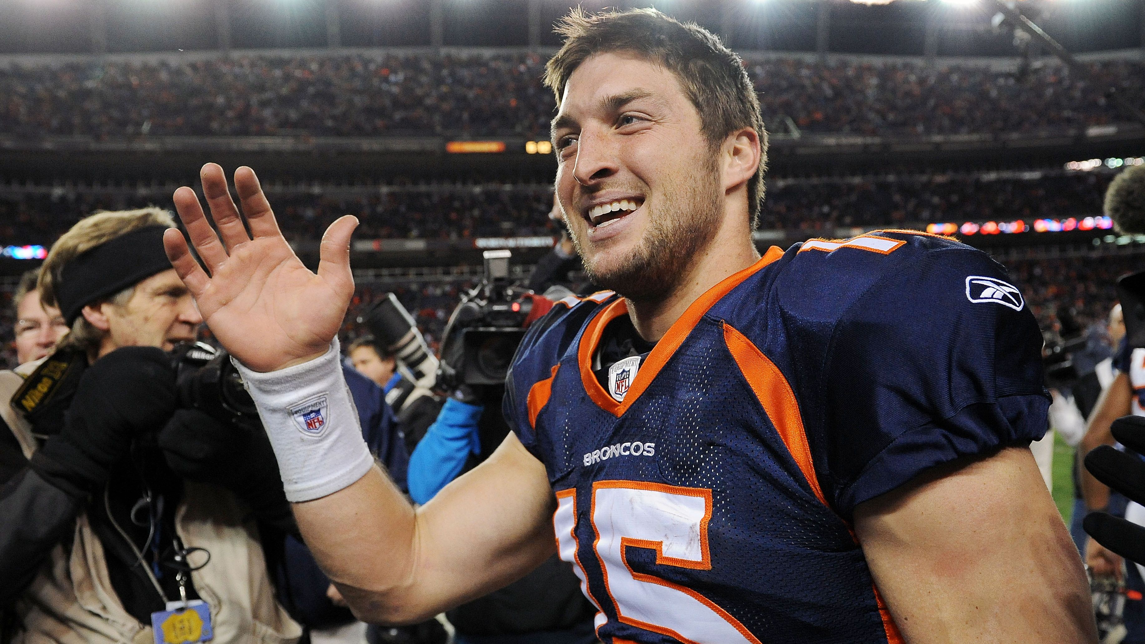 Broncos become first team since Tim Tebow's Broncos in 2011 to not complete  a pass in first half