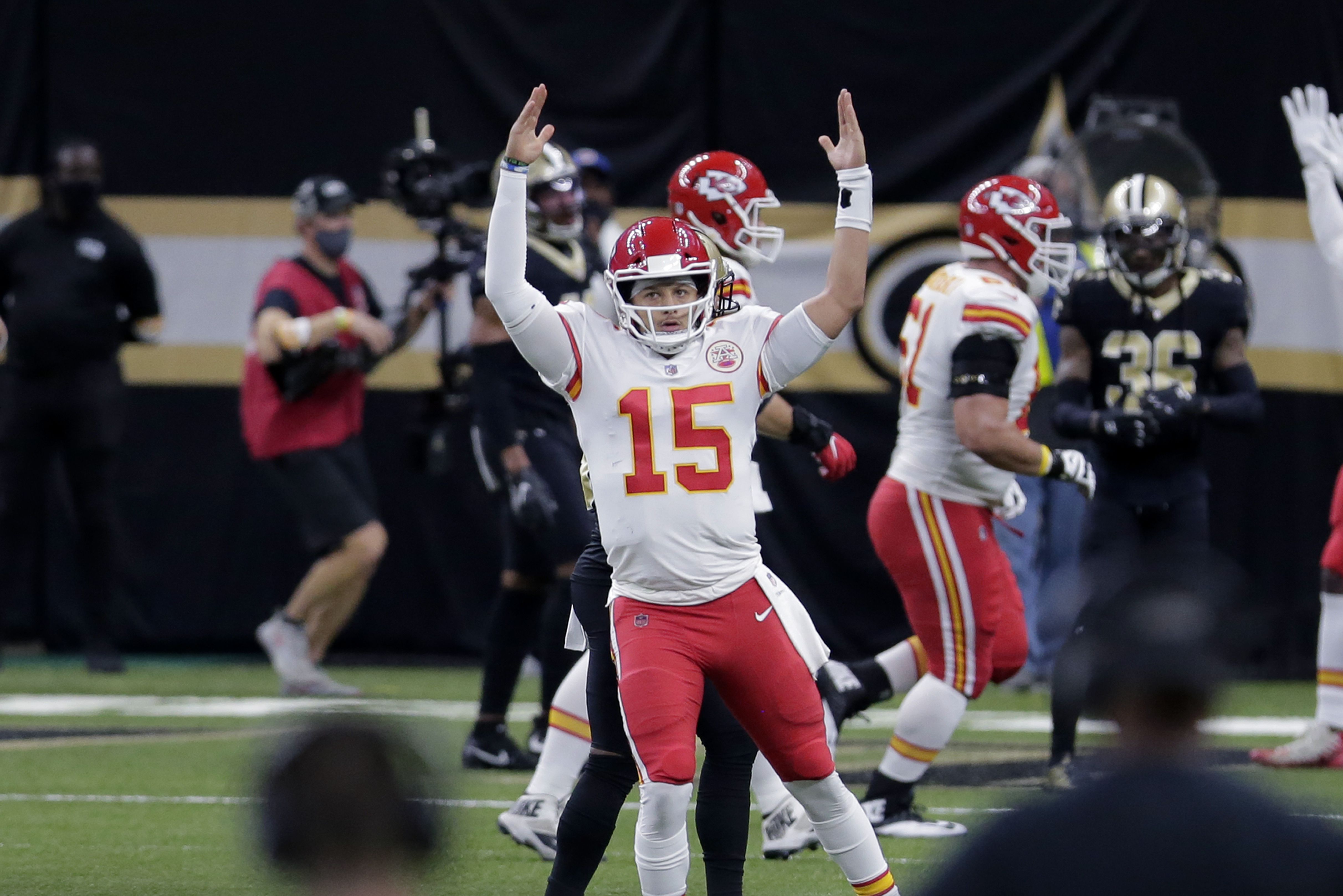 Chiefs squander control of AFC playoff race in Cincinnati