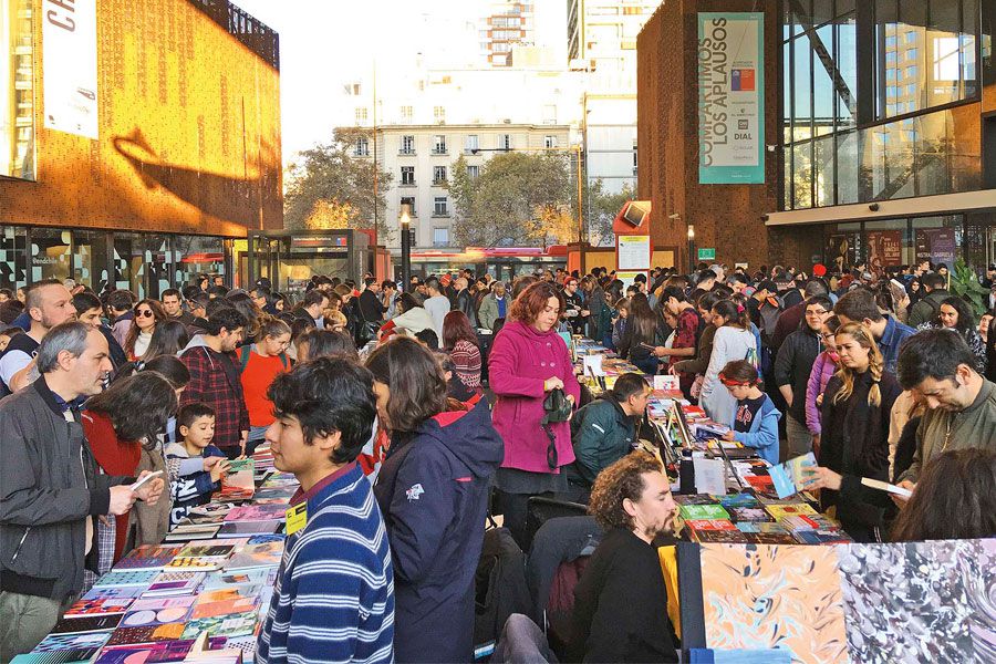 En la foto la Lluvia del libro realizada por primera vez el año pasado en GAM.