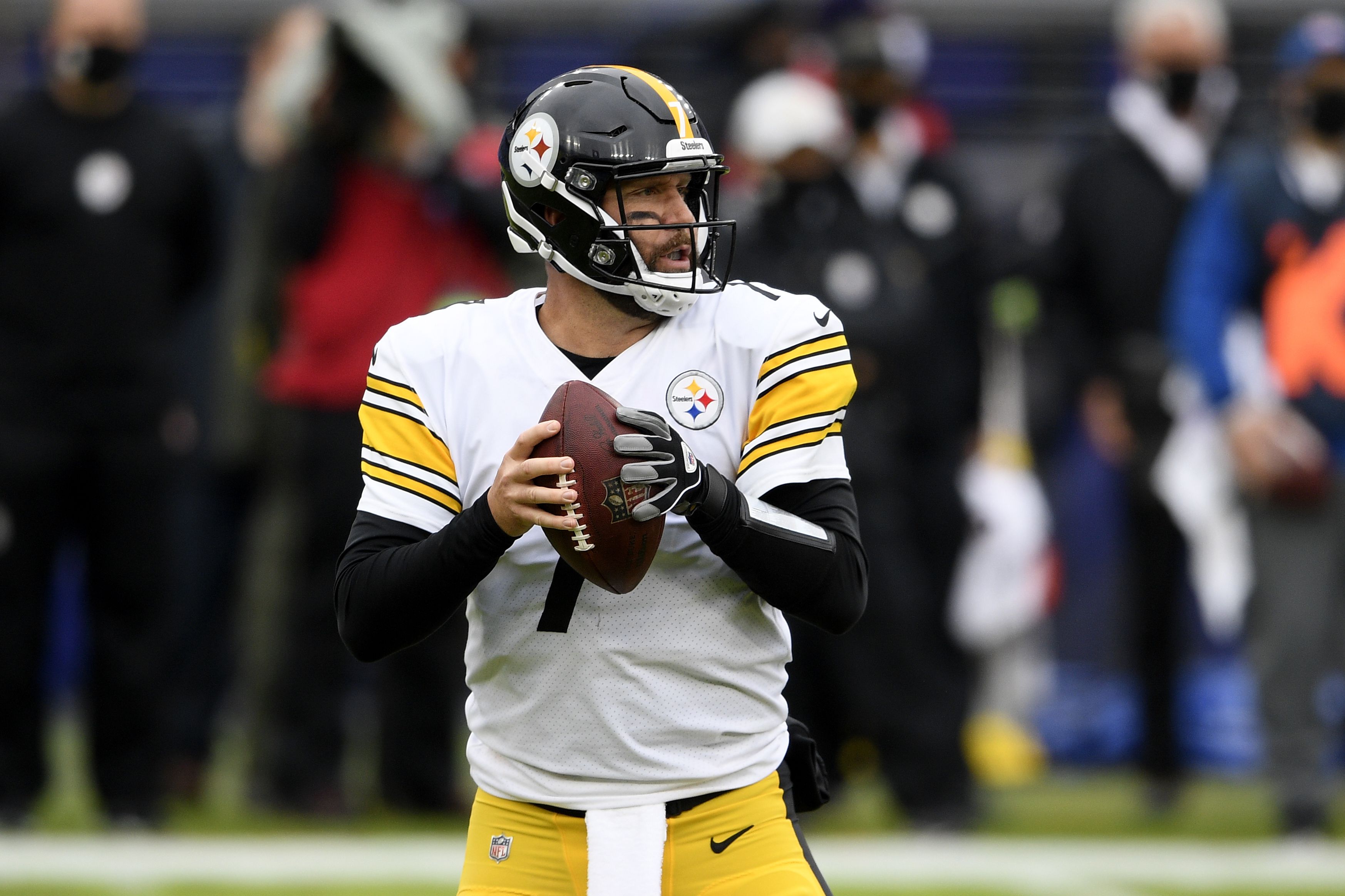 Pittsburgh Steelers best Baltimore Ravens to remain undefeated at 7-0