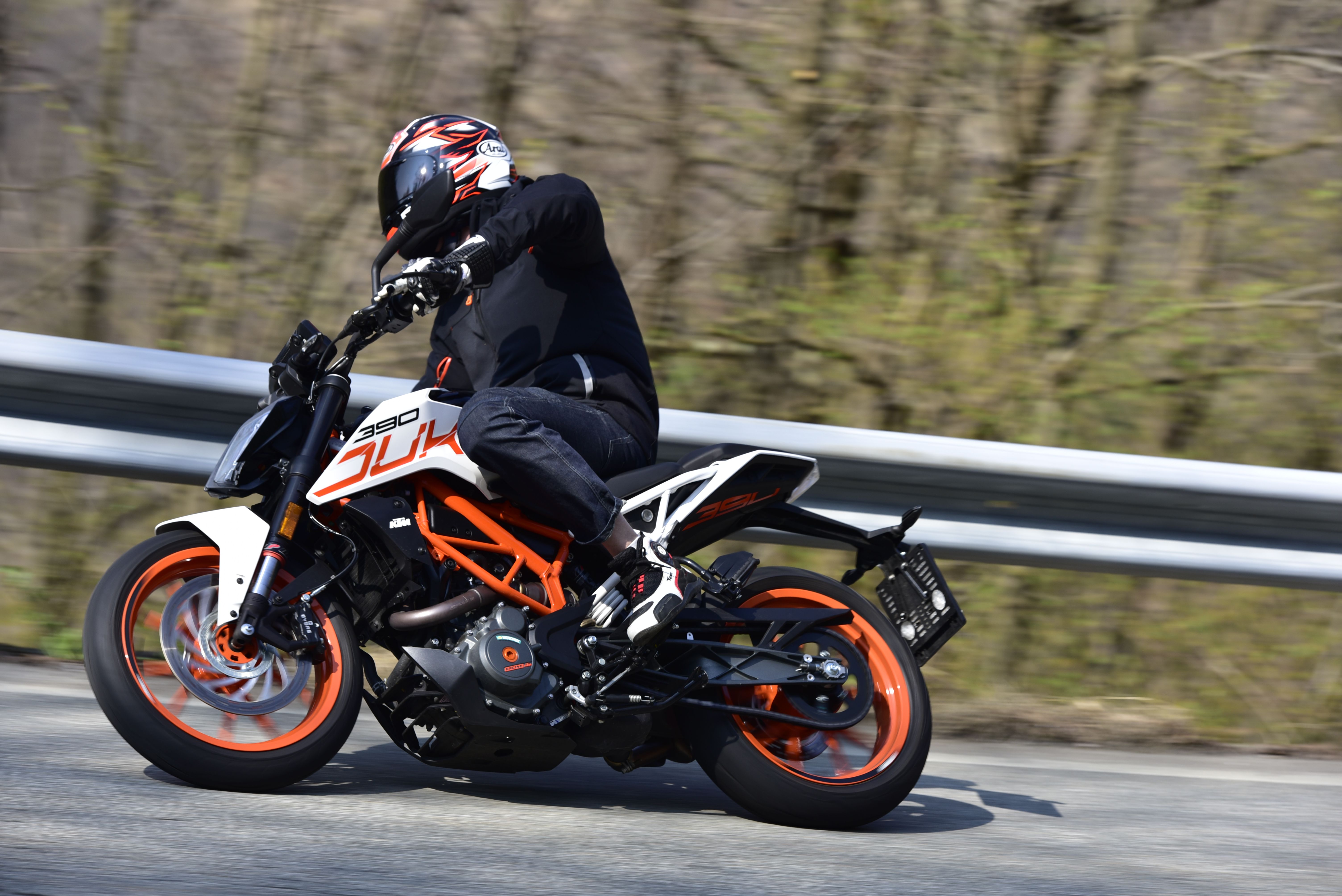 KTM Duke 390 байкер