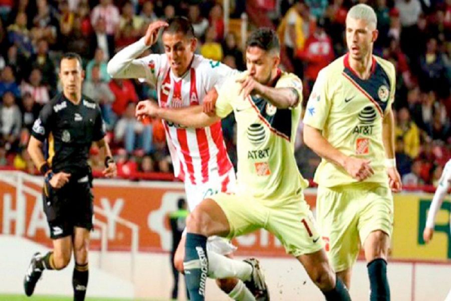 Pedro Campos jugando por Necaxa.