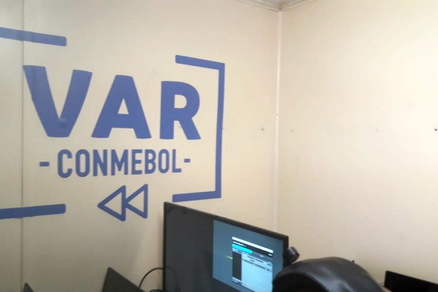 VAR MONUMENTAL 4