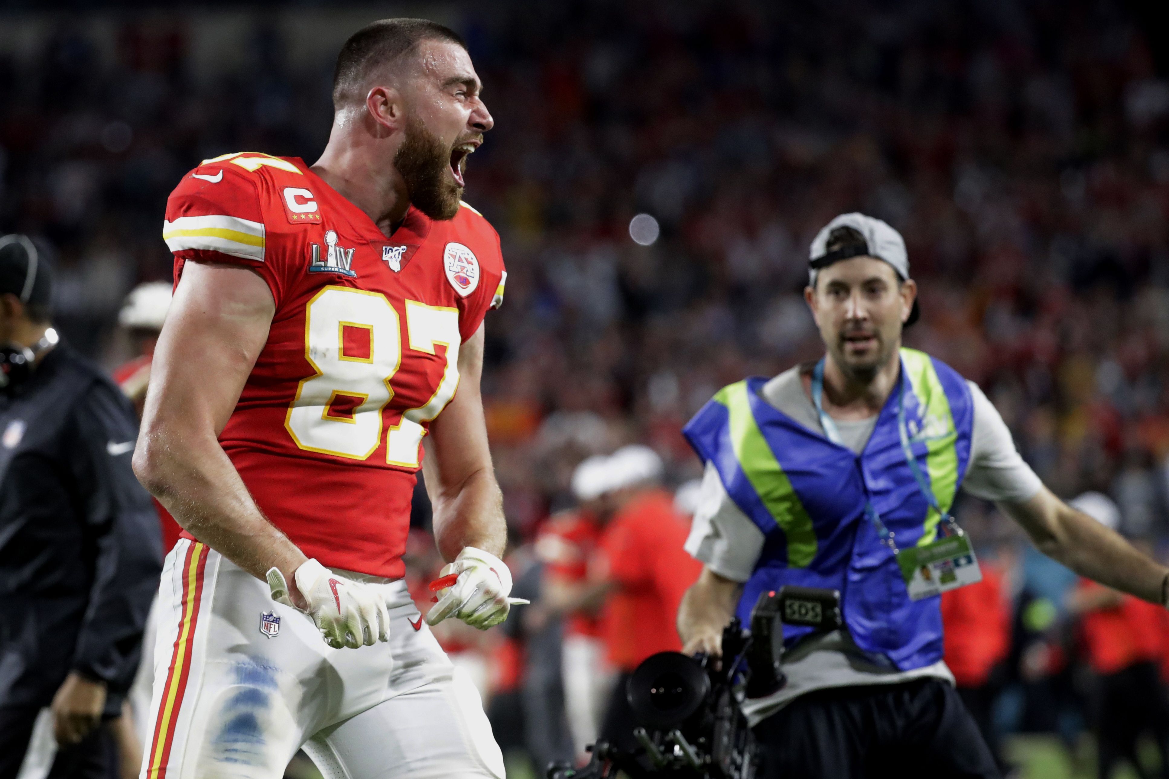 Chiefs' Travis Kelce thinks Patriots fans hate him 'for being a white tight  end wearing (No.) 87' 