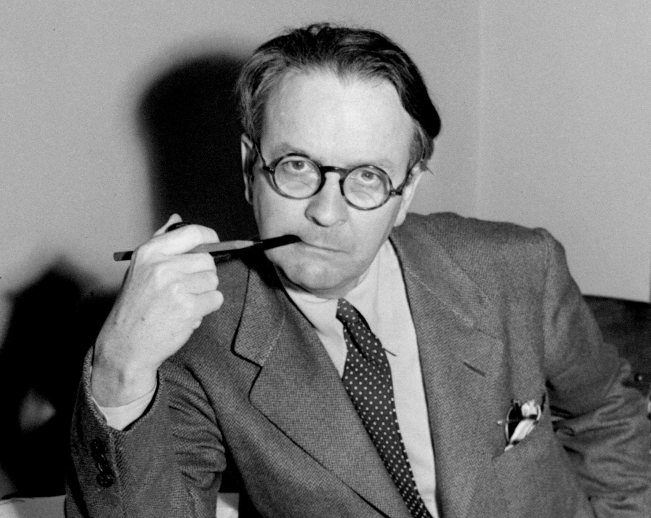 Blackmail Mom Porn Glasses - Bancroft: Despite his thorny place in culture, Raymond Chandler remains a  great love