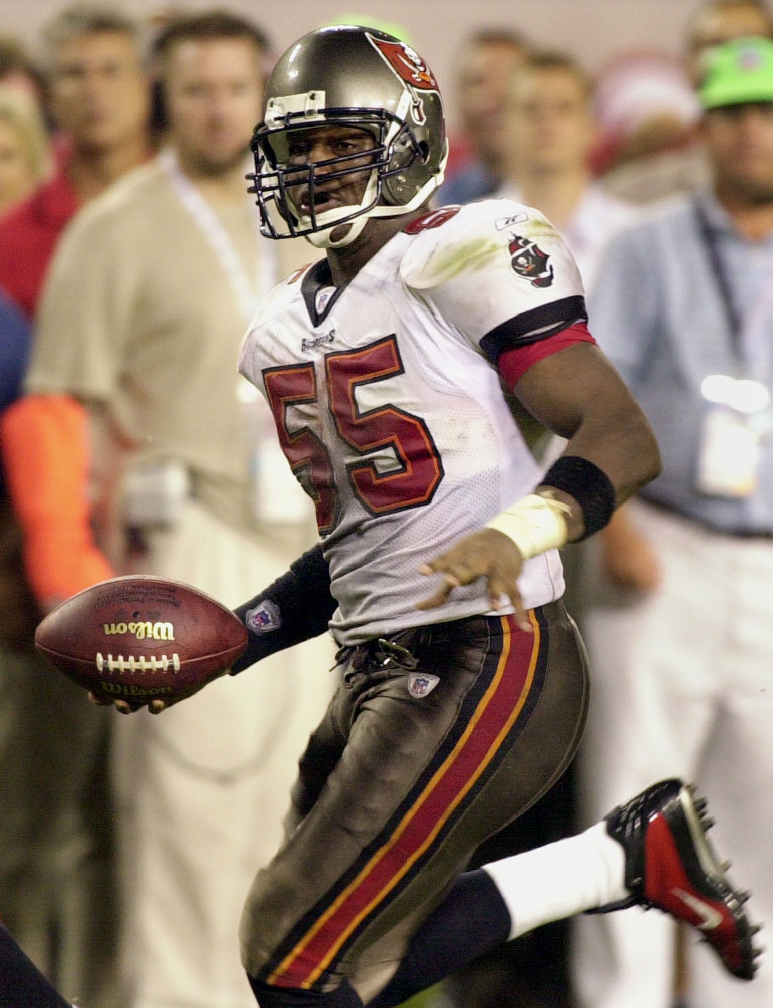 Closeup — Derrick Brooks - Sports Spectrum