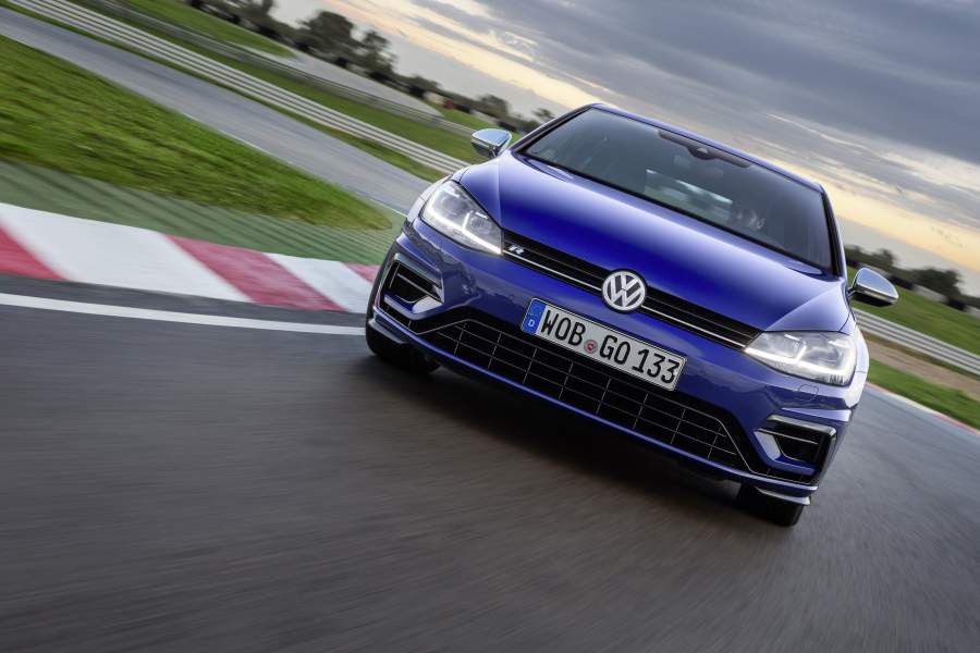 VW-Golf-R-11-900x600.jpg