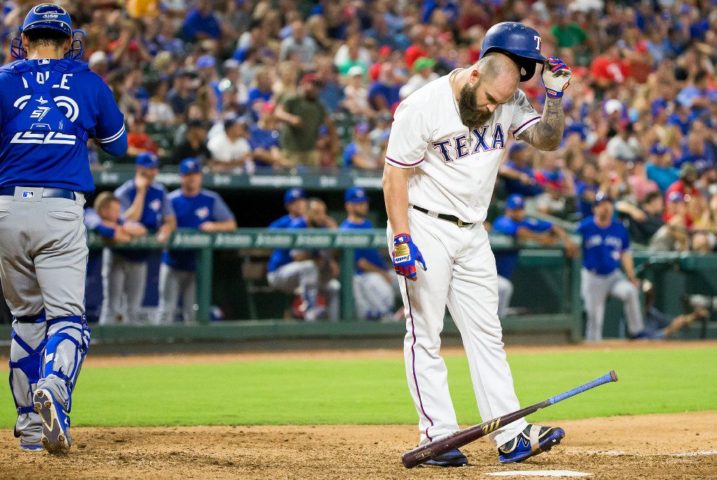 ARLINGTON, TX - APRIL 21: Texas Rangers First base Mike Napoli (5