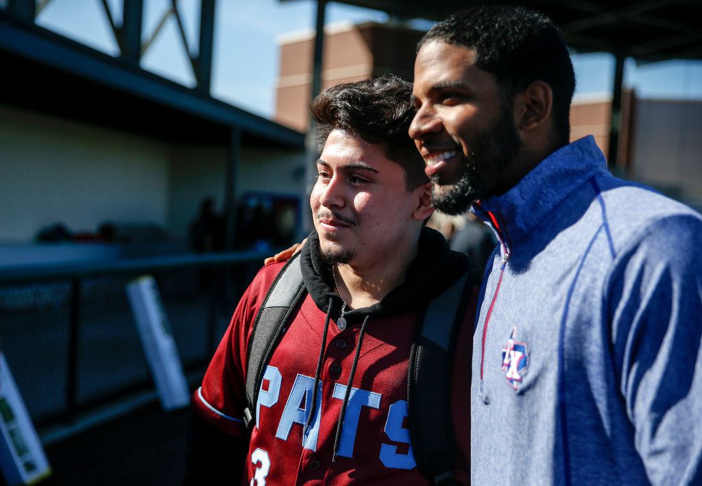 Elvis Andrus donates gear to Dallas high school teams