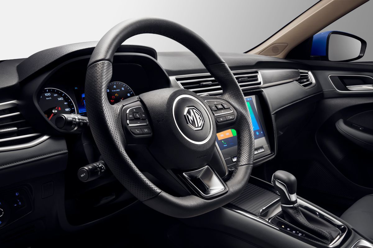 MG5_SA_1.5L-CVT-DEL_Black-Interior_Leather-steering-wheel.jpg