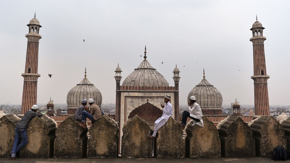 Indian Muslim devotees offer Jummat-Ul-Vida prayers on the last Frida