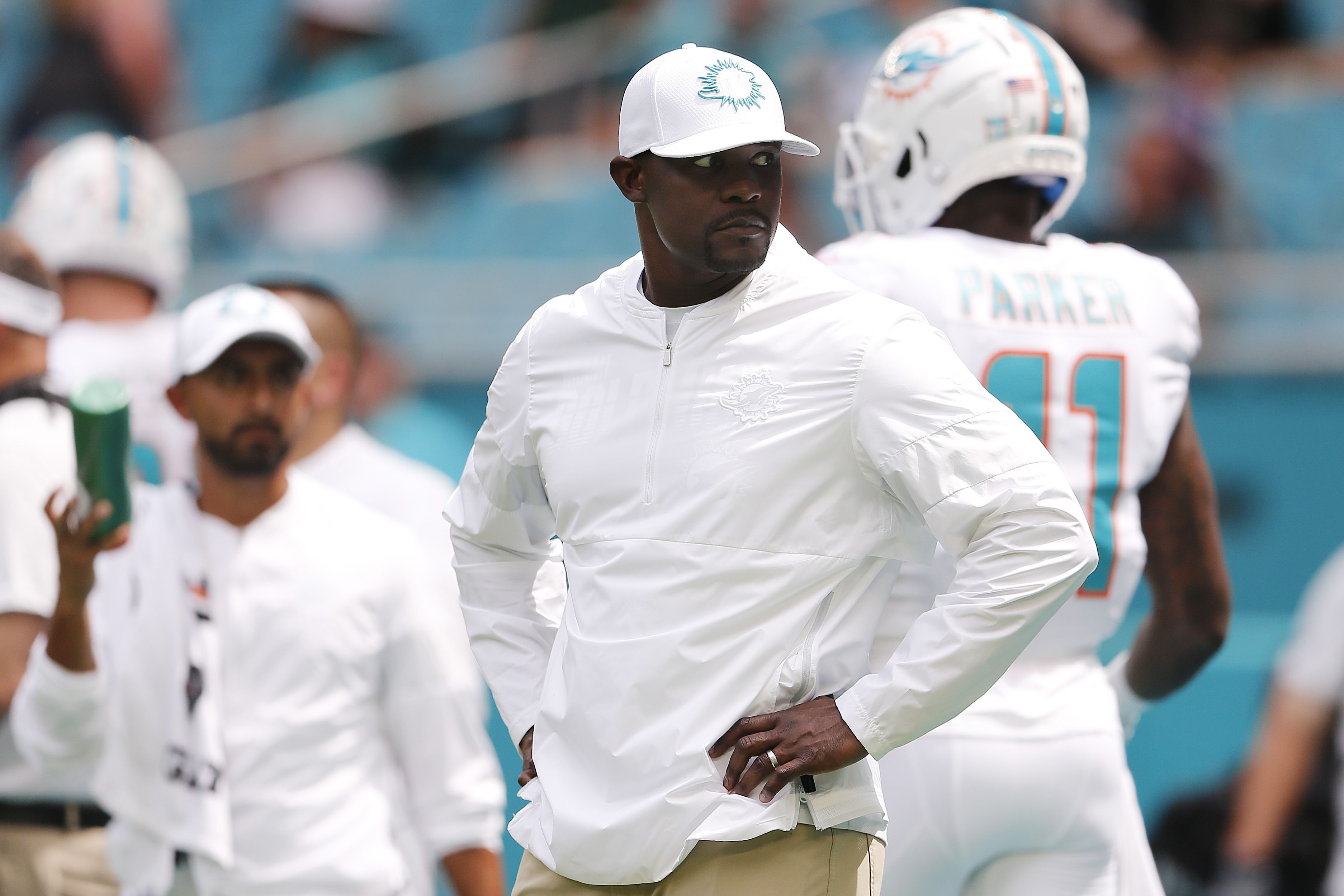 Brian Flores facing tough tests early on as Dolphins coach - The Boston  Globe