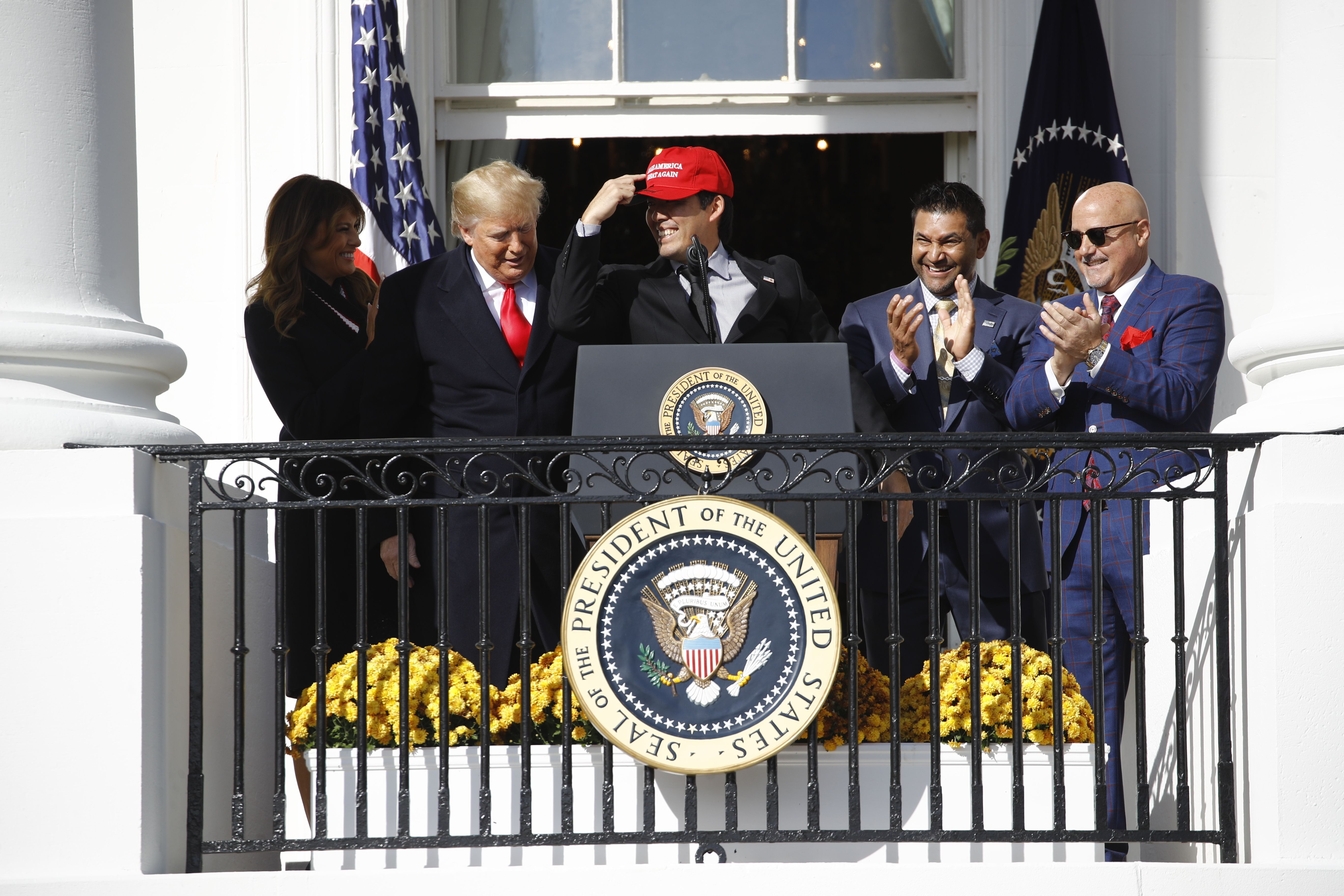 Nationals' Kurt Suzuki wears MAGA hat for White House visit with Trump