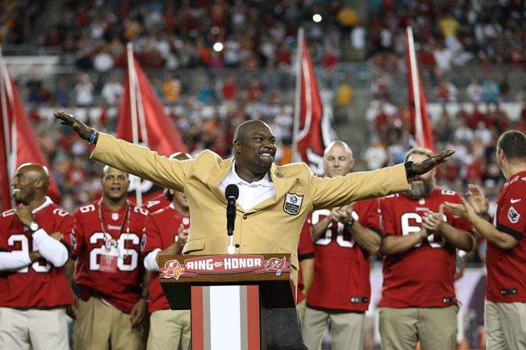 Warren Sapp to Join the Buccaneers' Ring of Honor