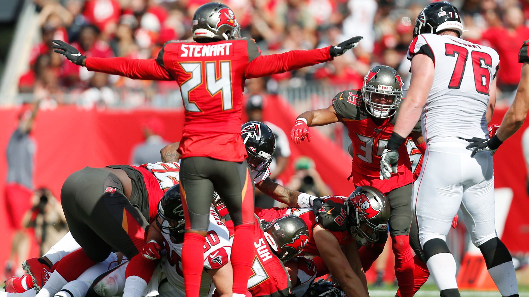 Bucs stifle Saints to take control of the NFC South