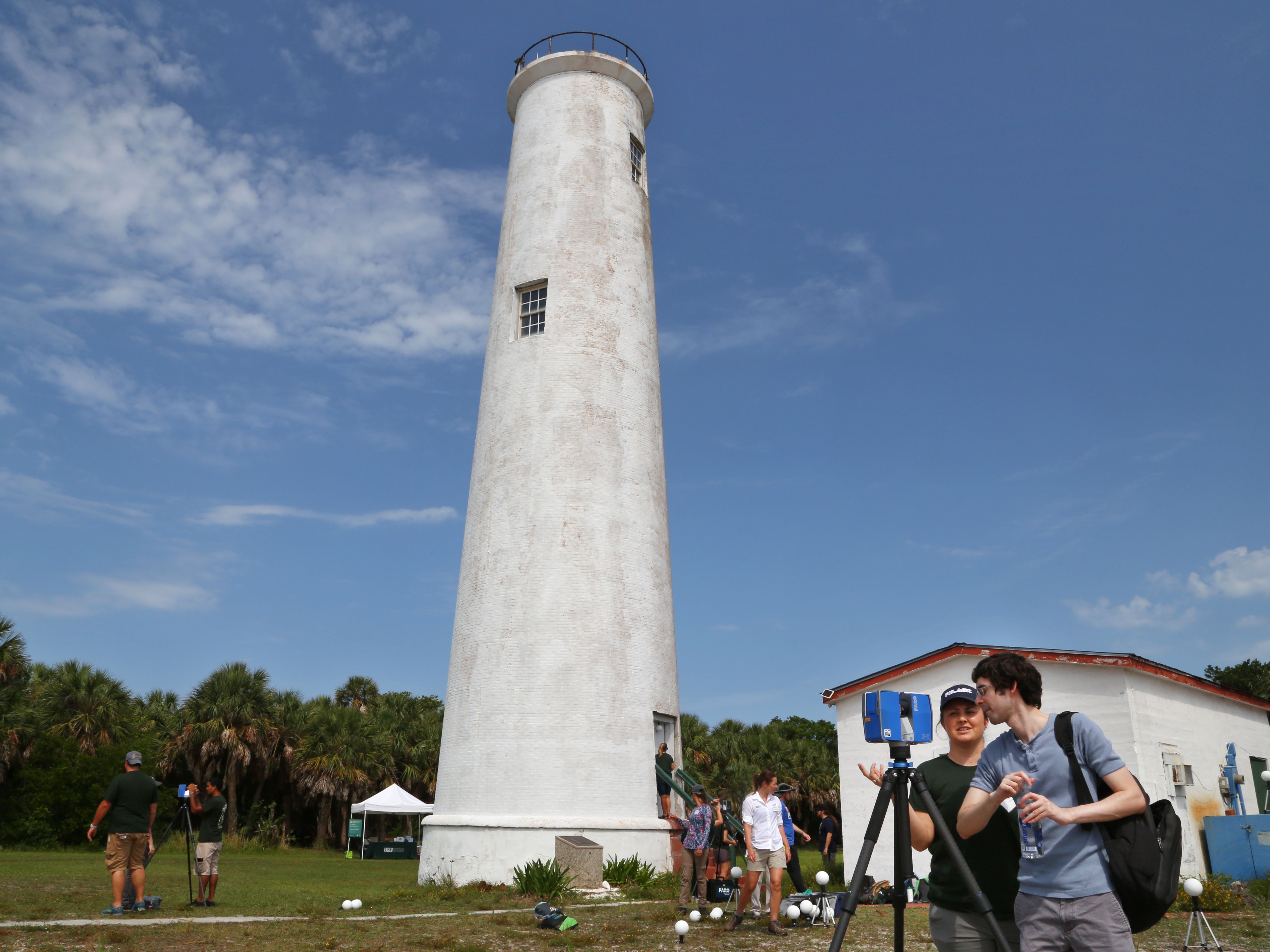 File:Puerto Banús Beach Lighthouse.jpg - Wikipedia