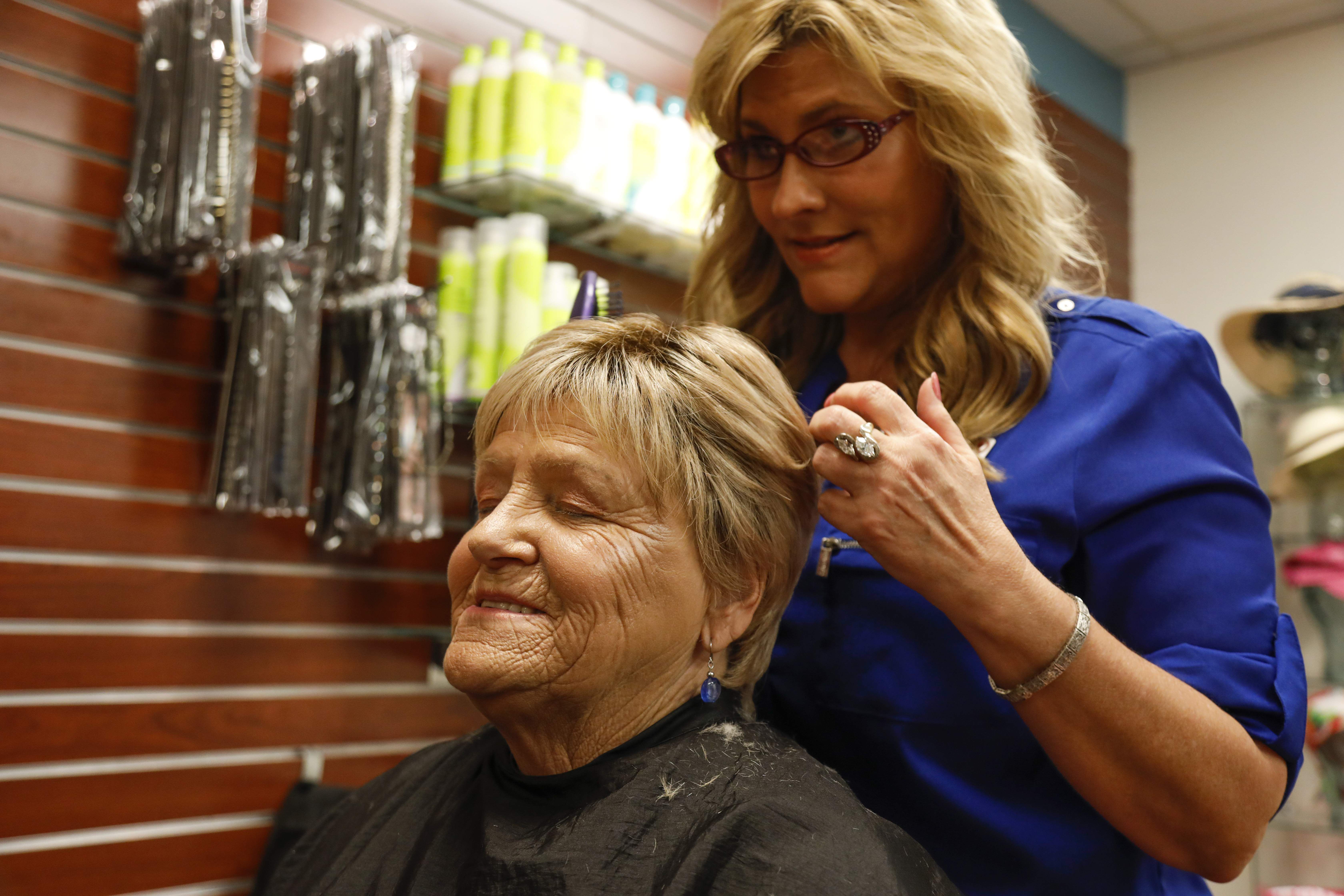 Cancer patients find help, inspiration at hair salon