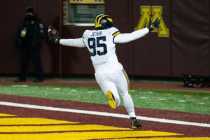 Freshmen Daxton Hill, Zach Charbonnet impress early at Michigan camp