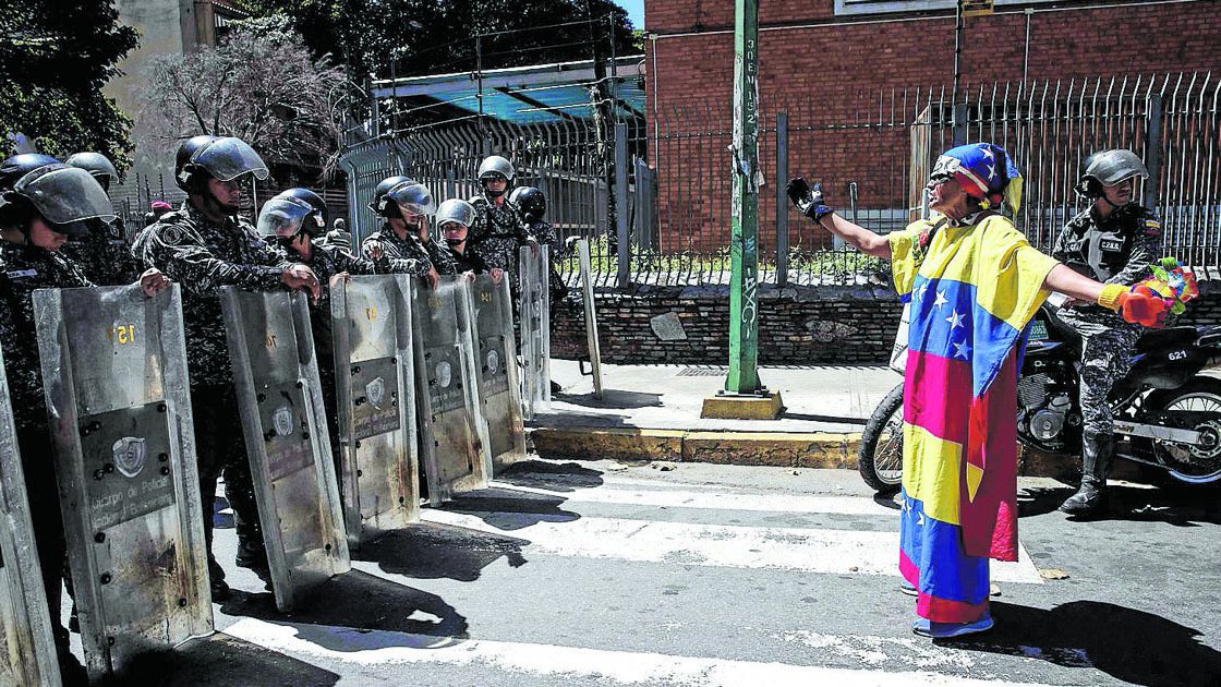 Dispersan en Caracas una manifestación en "tributo" a policía sublevado