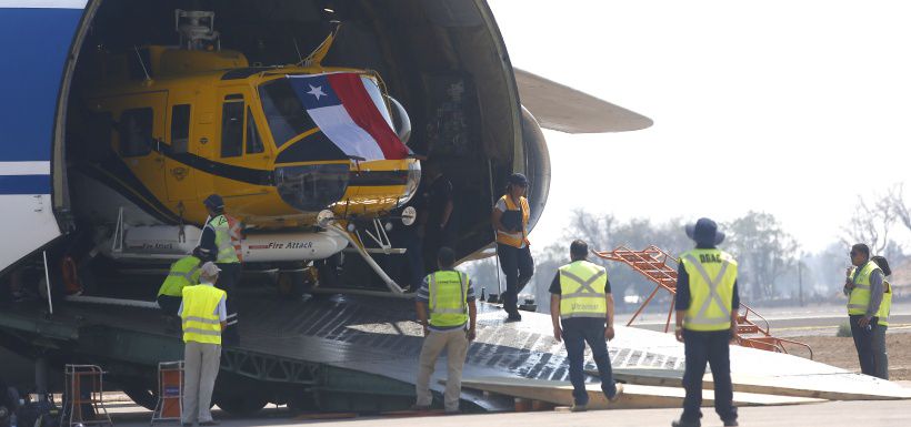 Comienza descarga de helicopteros  del avion ruso Antonov.