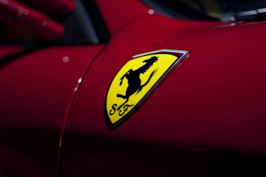 logo-ferrari-900x600.jpg