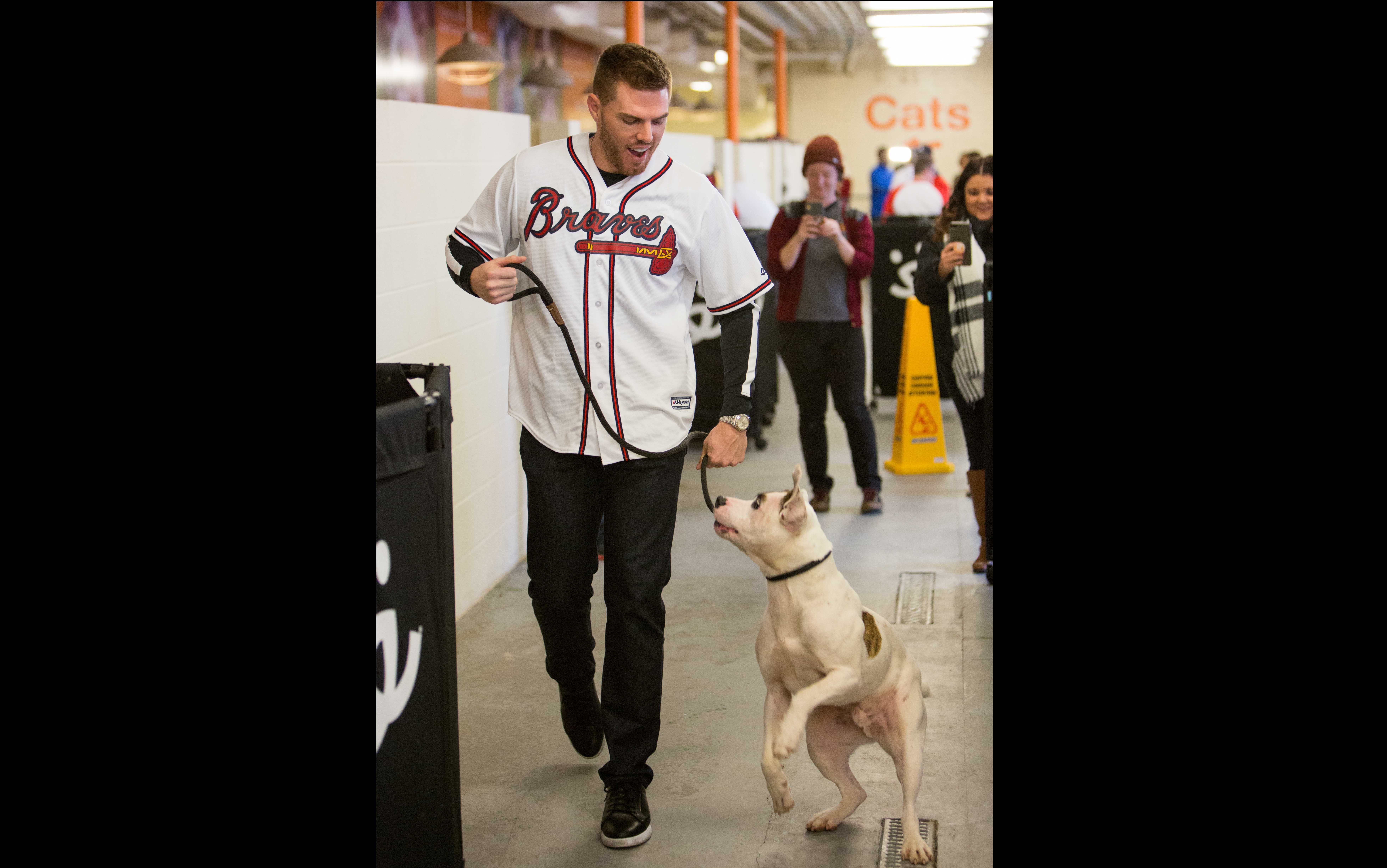 PHOTOS: Braves players Freeman and Culberson visit Cobb pet shelter