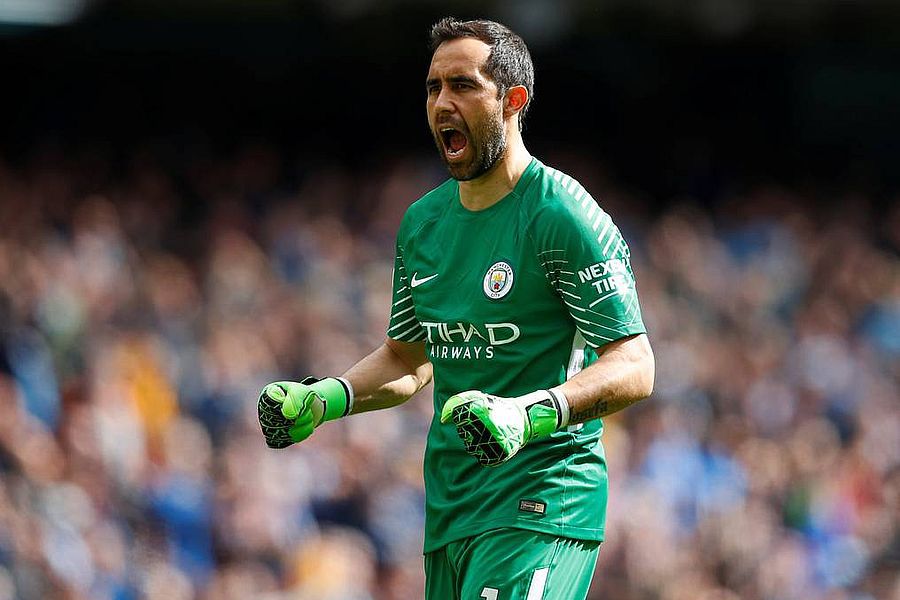 Claudio Bravo celebrando