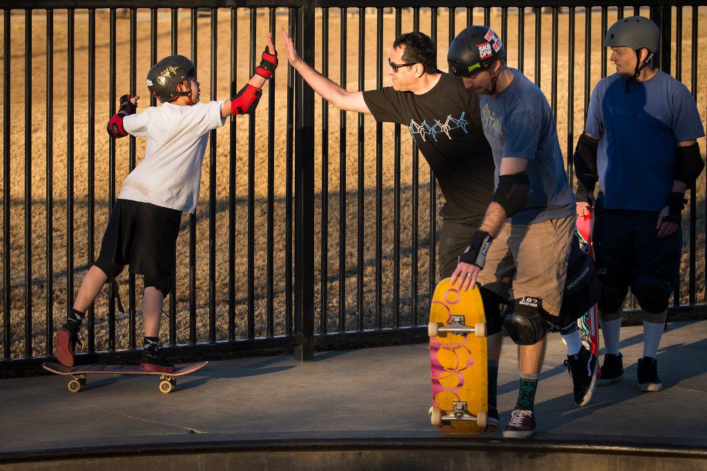 Man banging skateboard at Dallas mall sends shoppers fleeing