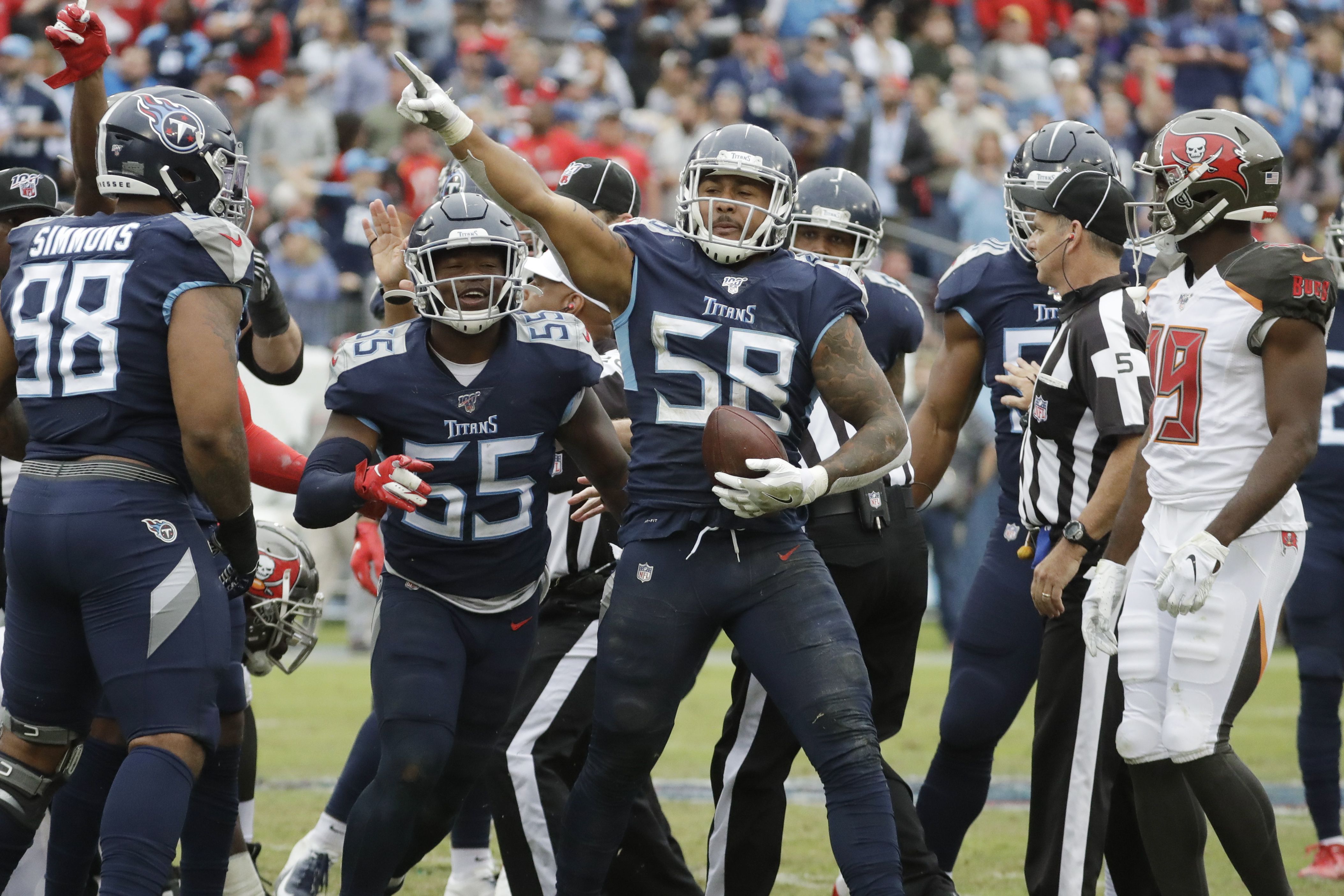 Tennessee Titans tackle Taylor Lewan (77) shakes hands with