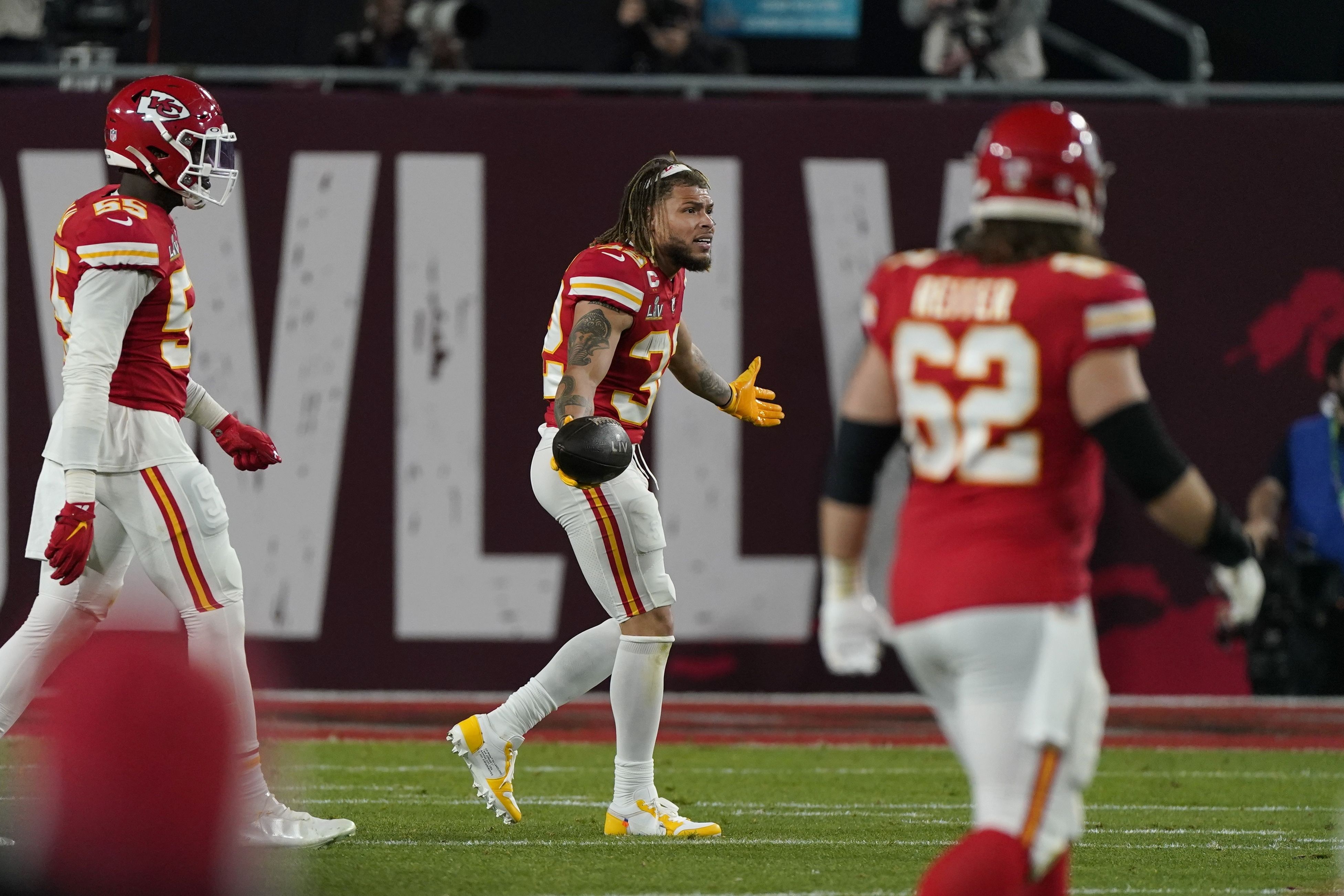 2021 Super Bowl: Tom Brady, Bucs defense dominate Chiefs 31-9 to win title  - The Athletic