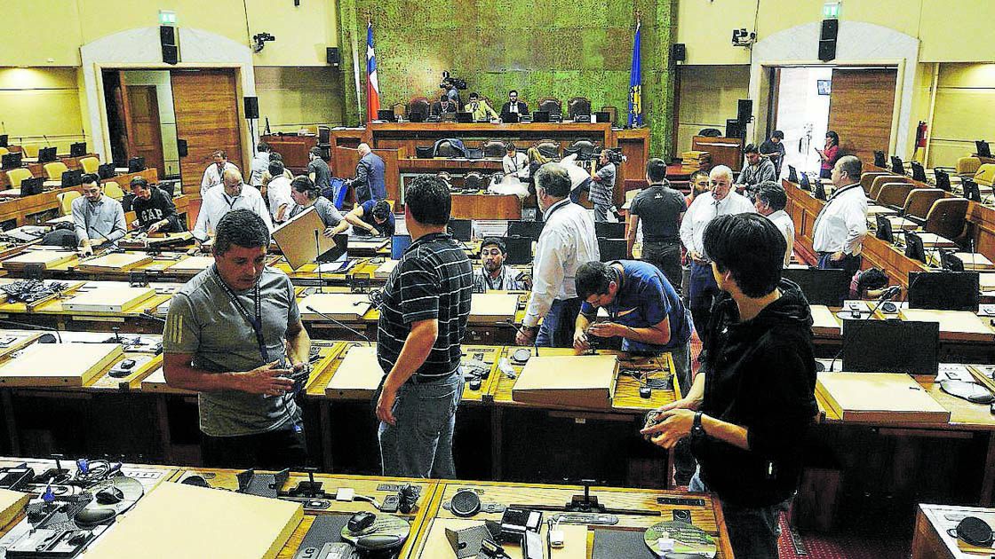 Desinstalan Escaño del Hemiciclo en la  Camara de Diputados