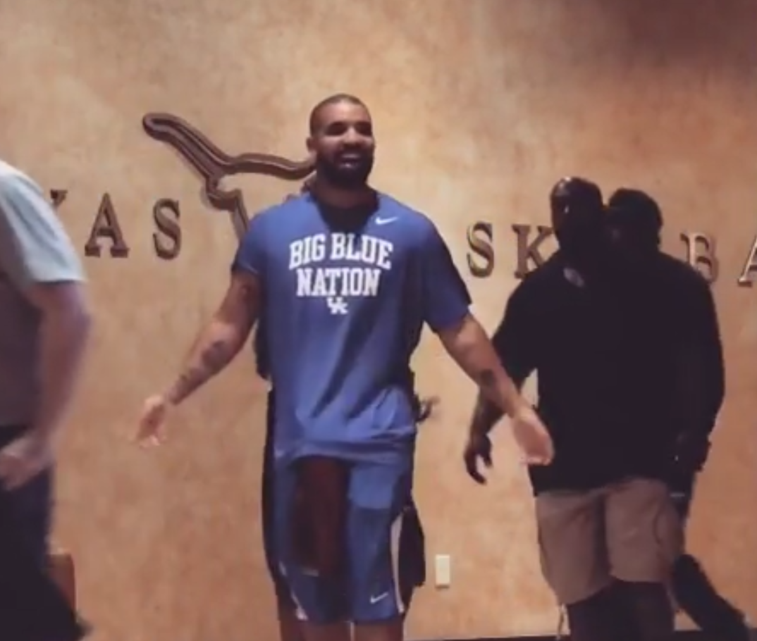 Drake walks by, Texas women's basketball team goes nuts