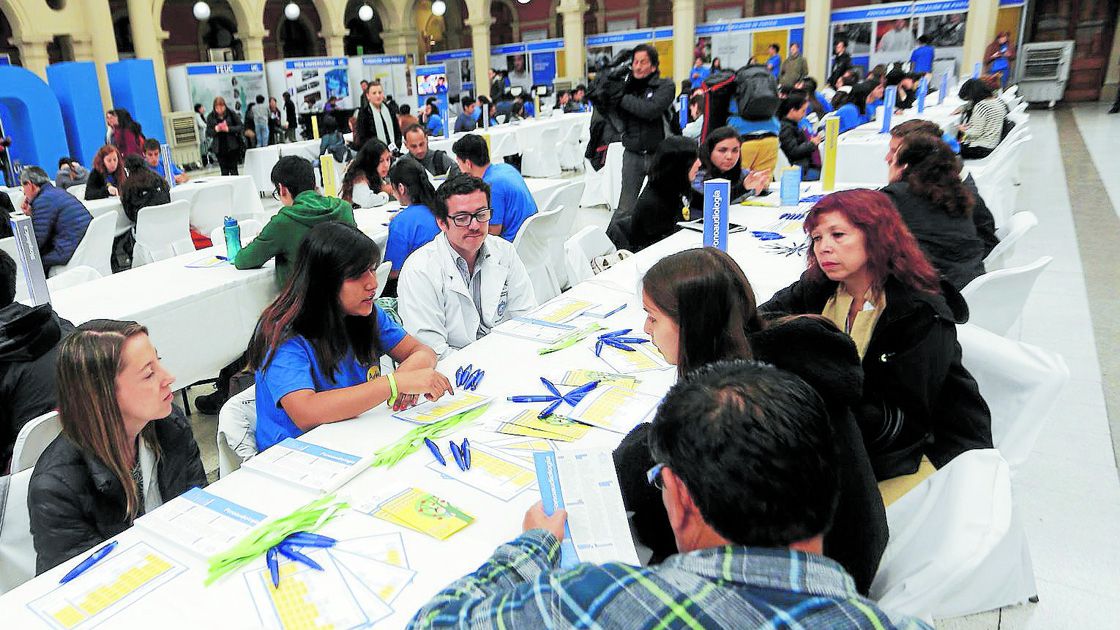 Baja afluencia de postulantes en la Univeridad Catolica debido a la lluvia