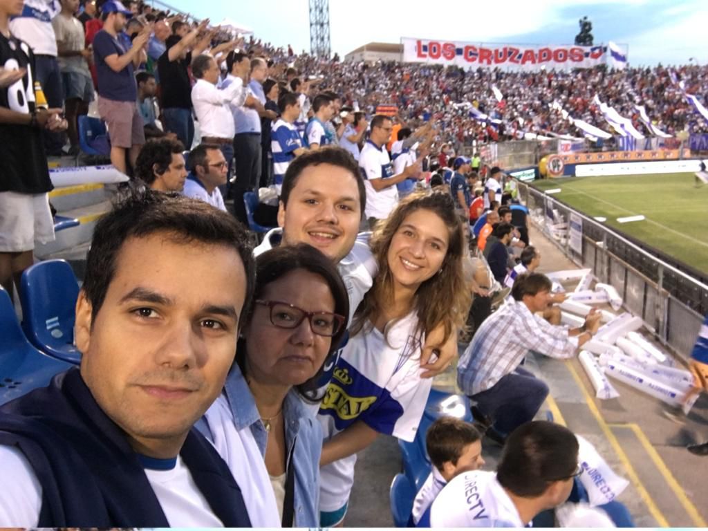 Claudio Pérez, su madre Rebeca Díaz, su hermano y la pareja de él