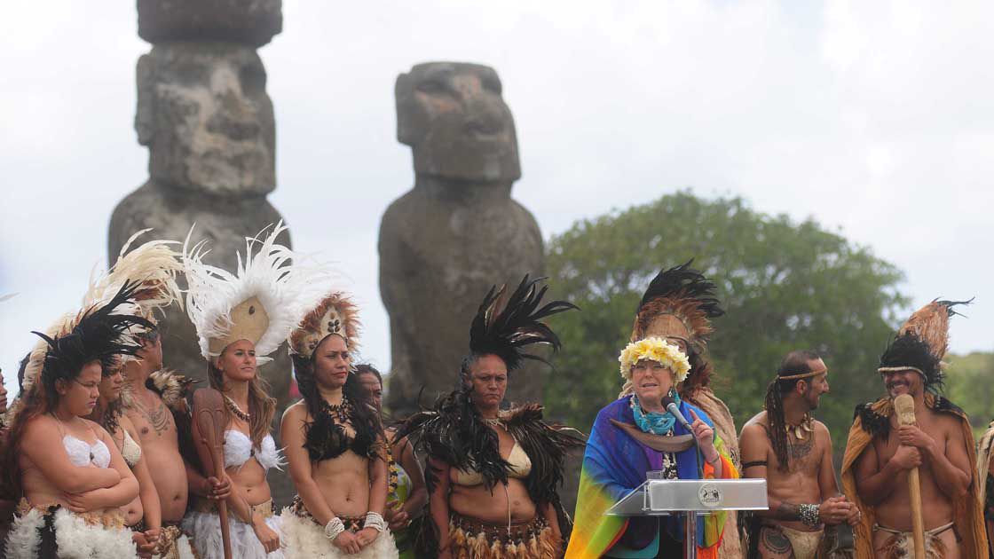 La Presidenta Michelle Bachelet hace entrega del parque Rapa Nui