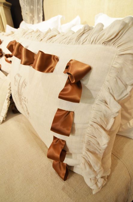 Antique Hand-Loomed Linen T Monogrammed Pillow Cover – Pandora de Balthazar  Lifestyle