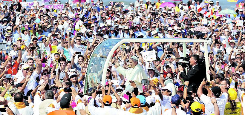 pope-francis-arrives-to-lead-a-mass-at-the-40541955