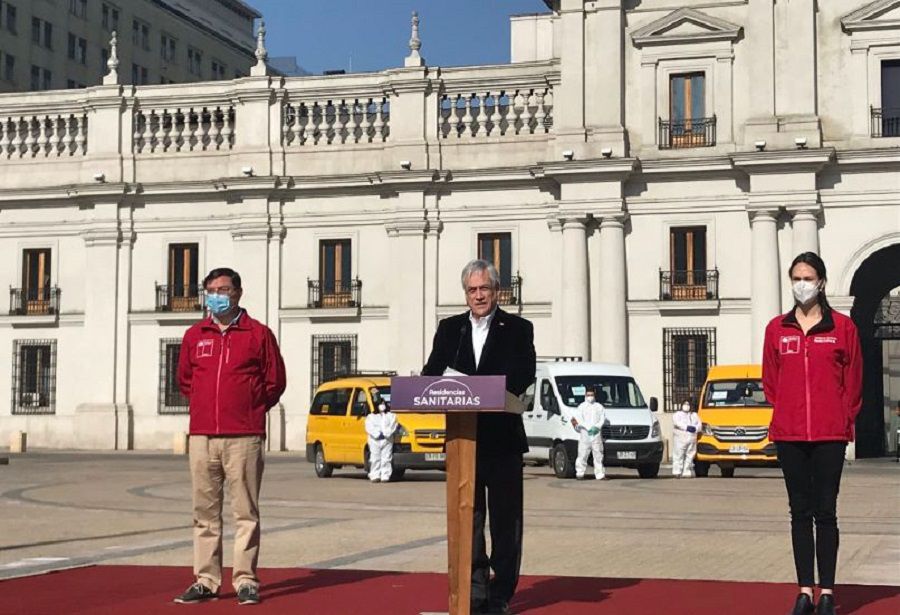 Piñera por furgones escolares que trasladarán a pacientes a residencias sanitarias