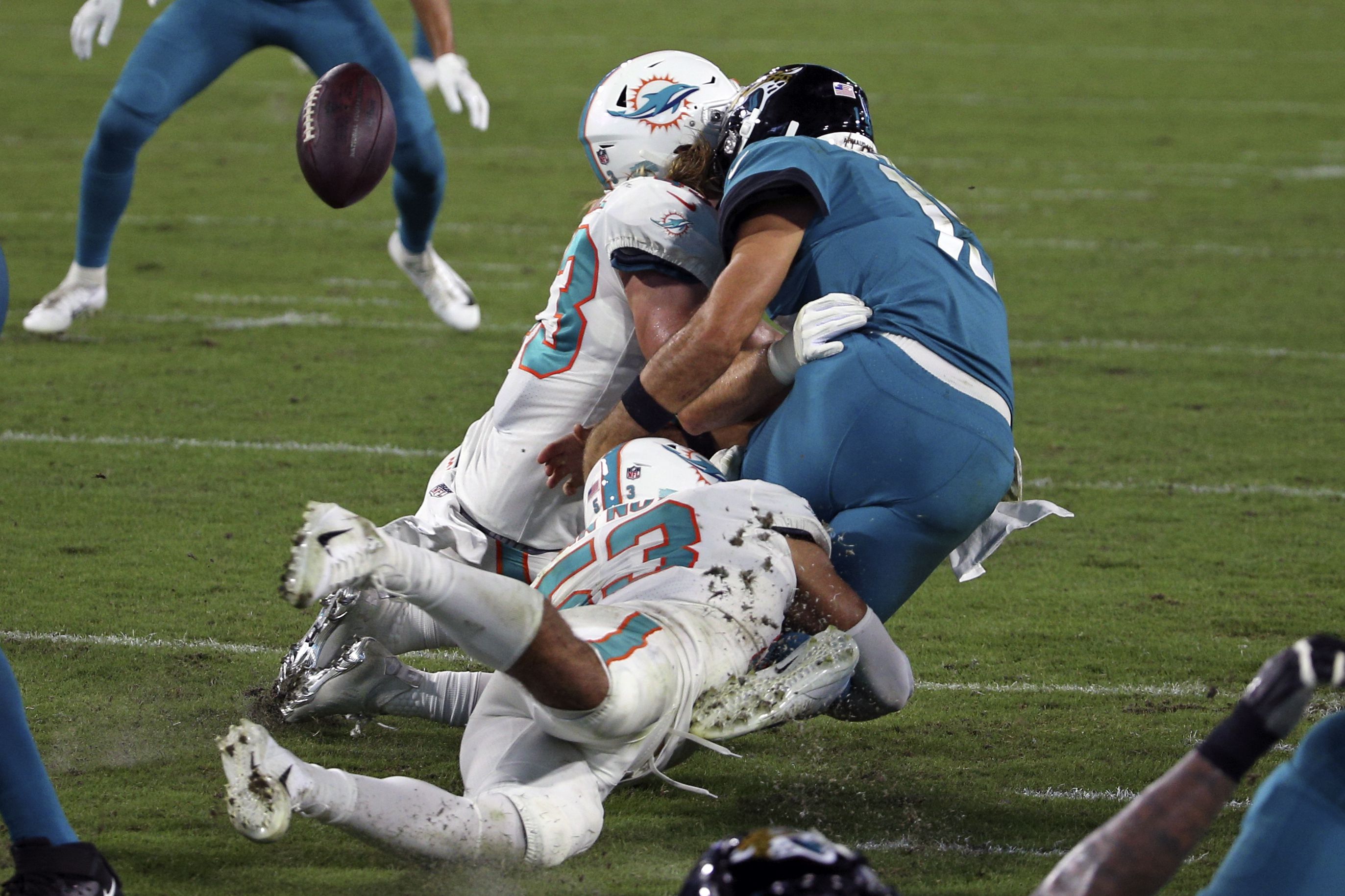 Miami Dolphins 31-13 Jacksonville Jaguars: Ryan Fitzpatrick throws two TDs  and runs in another, NFL News