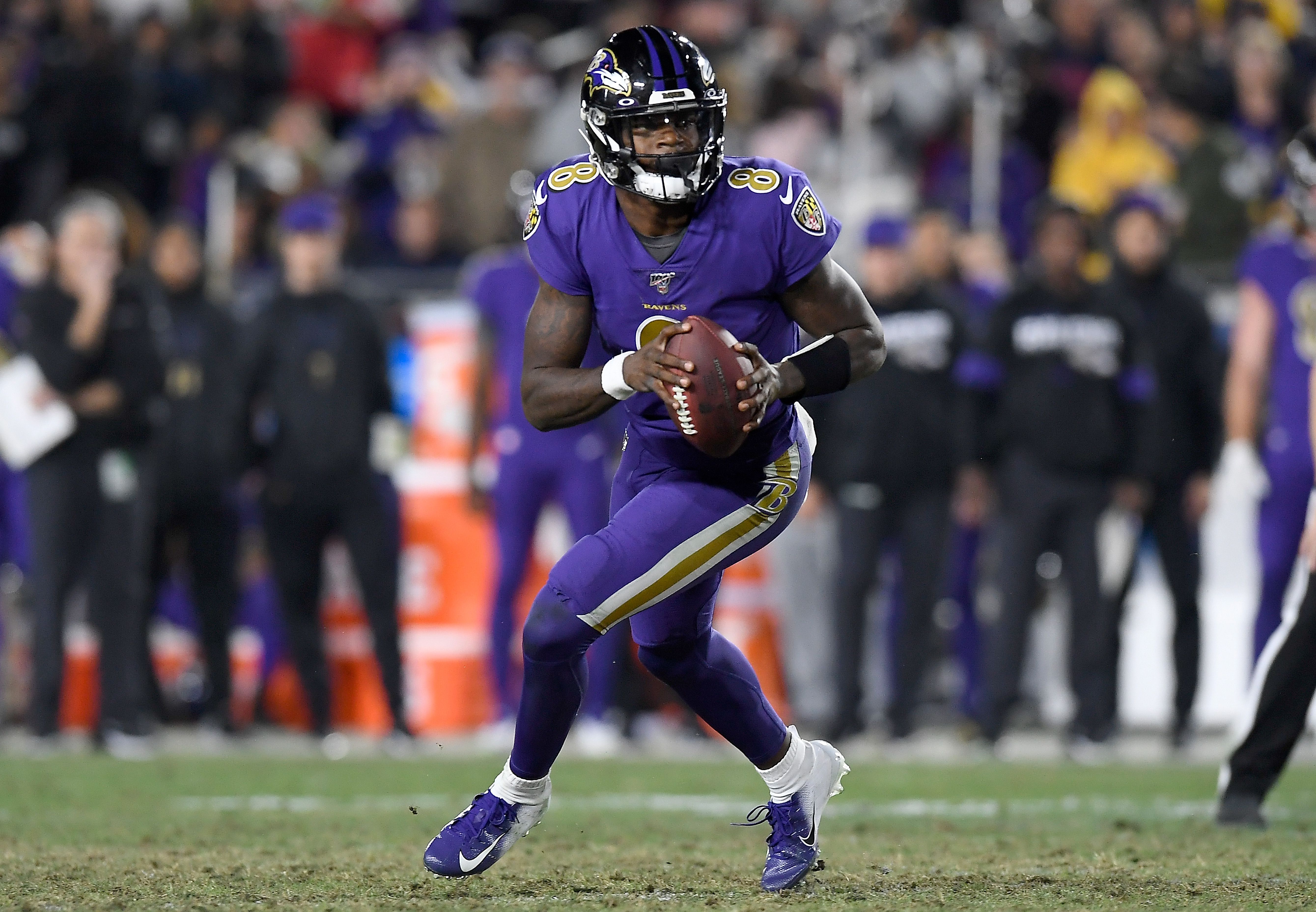 Lamar Jackson, Ravens dominate in 45-6 win over the Rams in Los