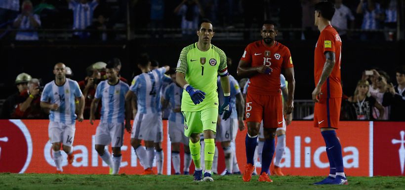 Claudio Bravo, Chile, Argentina