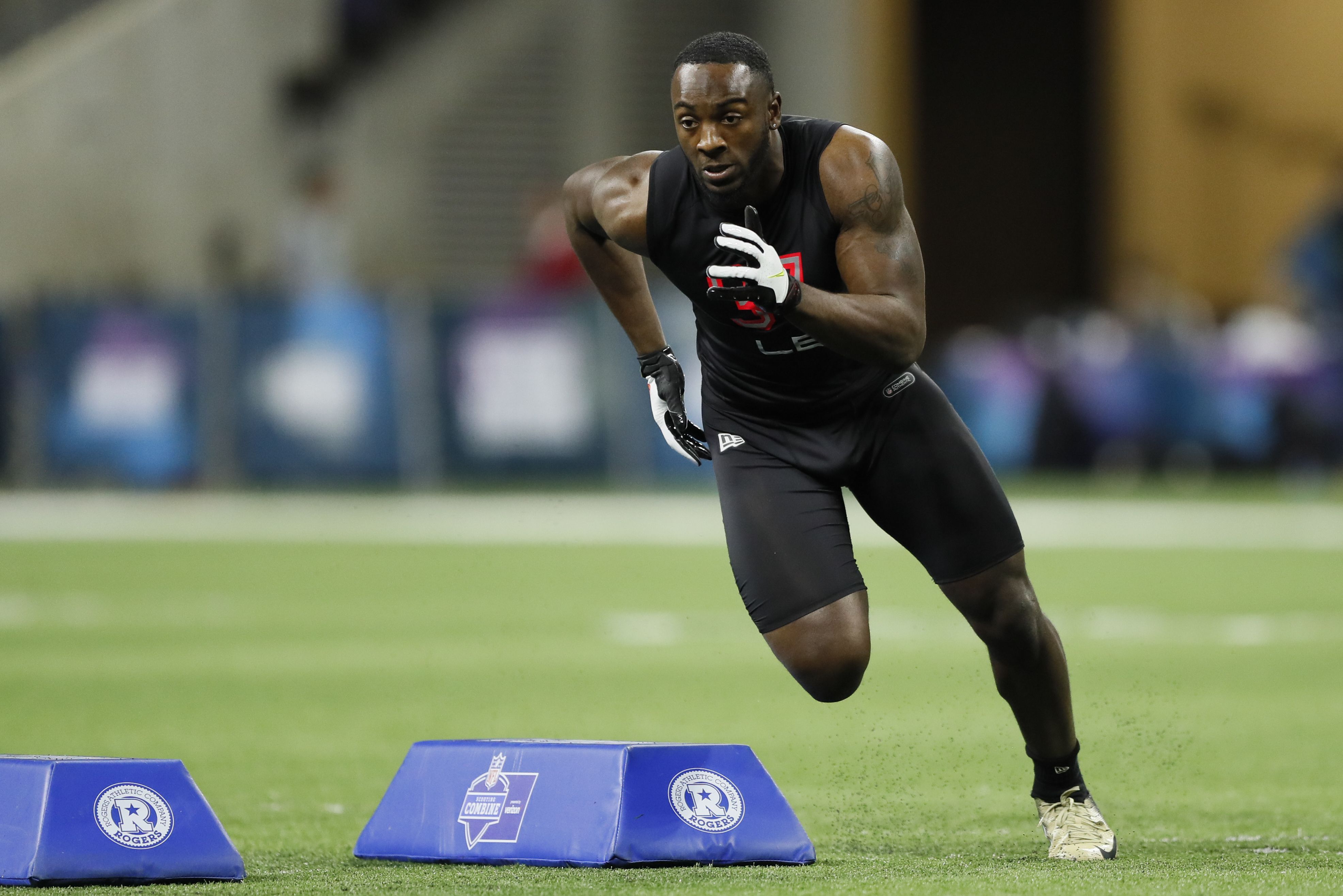 Eagles' Davion Taylor compares himself to pair of standout NFC South  linebackers