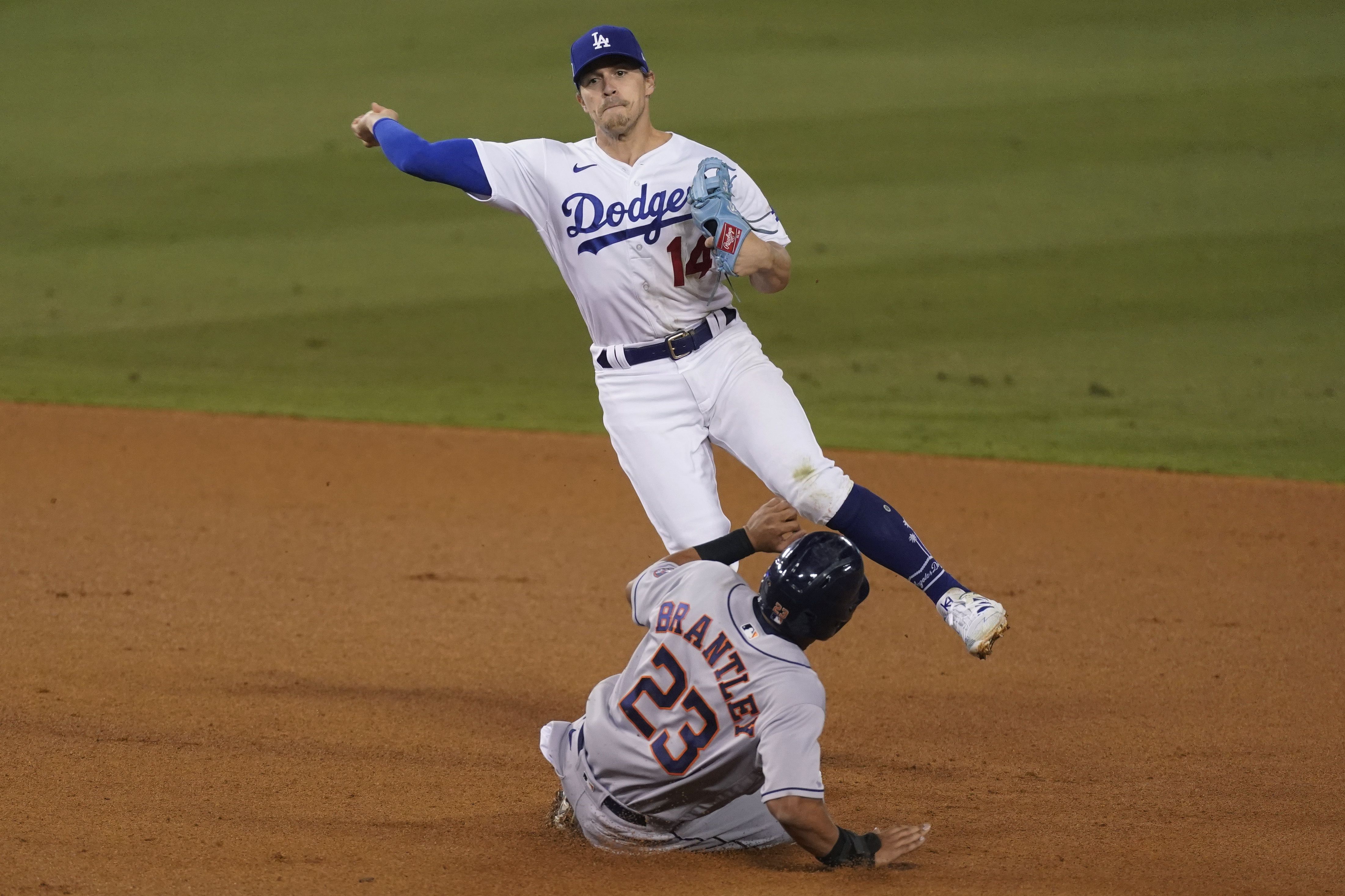 Dodgers' 19-year-old rookie Julio Urias holding up under bright spotlight