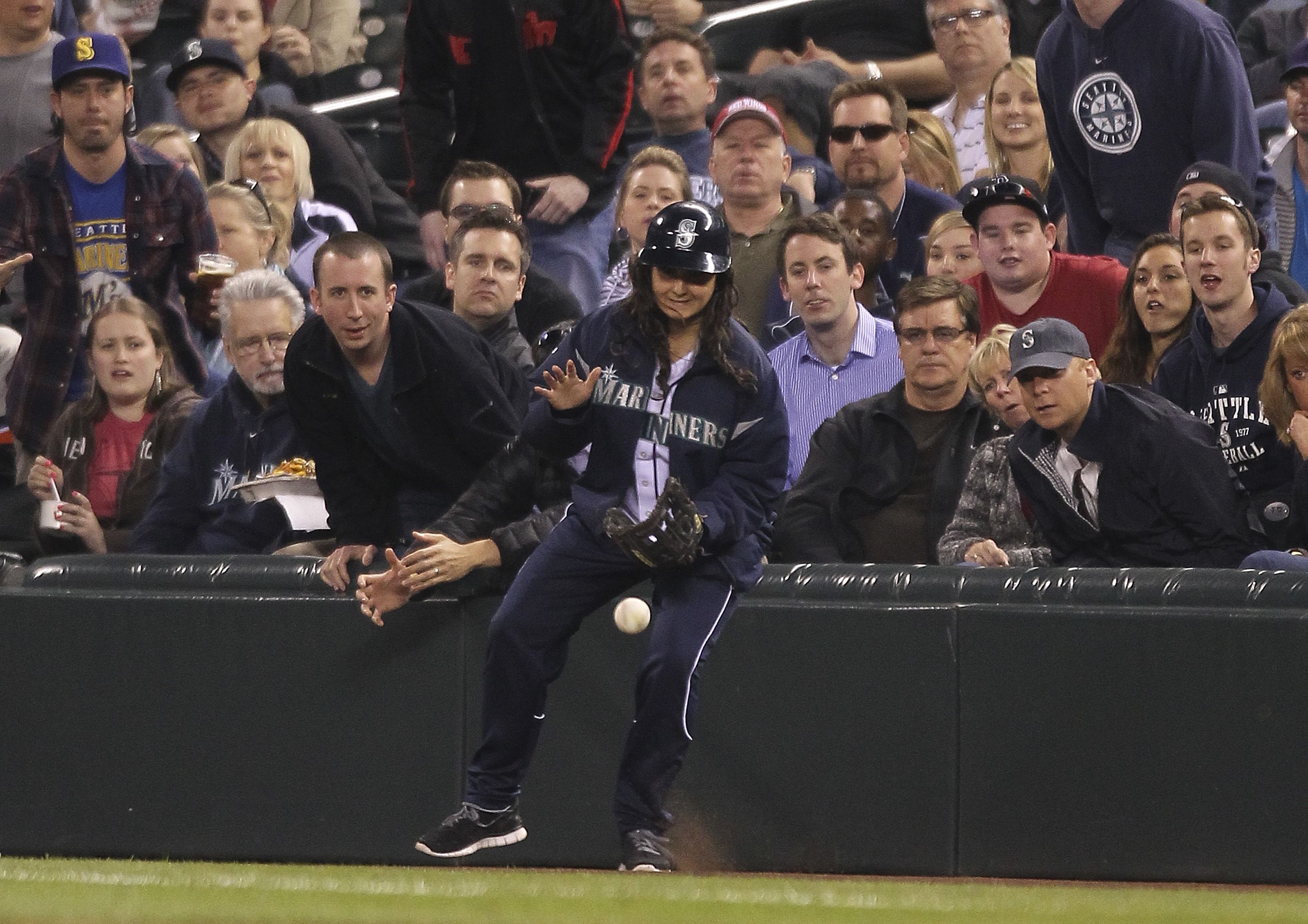 Cute Ball Girls of Baseball – 102.3 WBAB