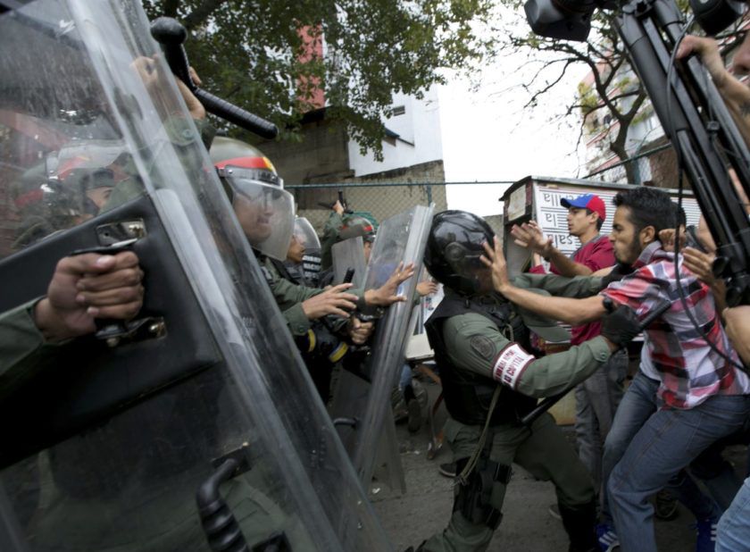 Venezuelan-Bolivarian-18620475-e1490974533651-840x618.jpg