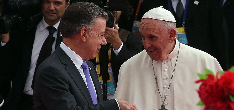 El papa Francisco llega a Bogotá para visita de cinco días en Colombia