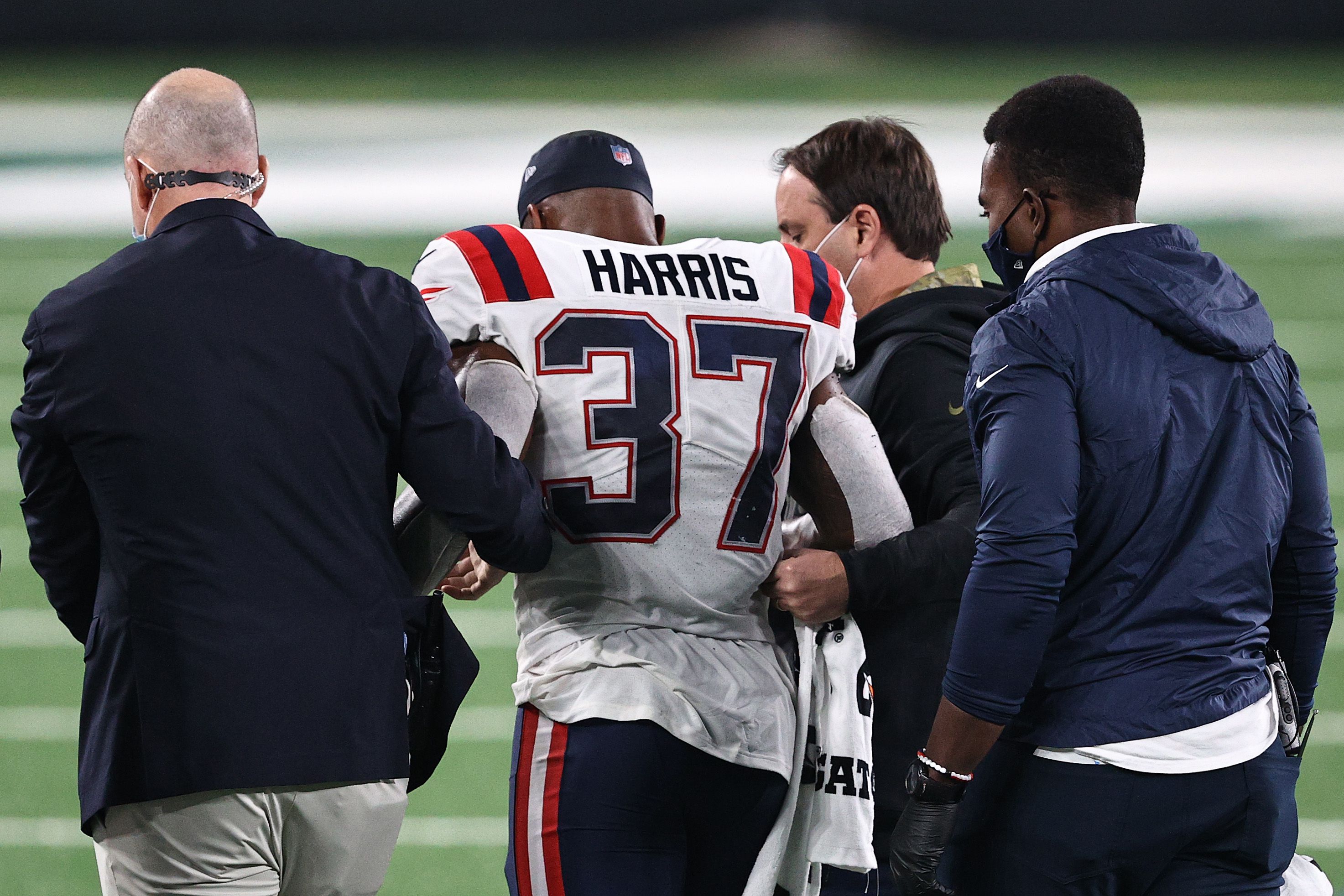 Patriots announce Ja'Whaun Bentley questionable to return with injury