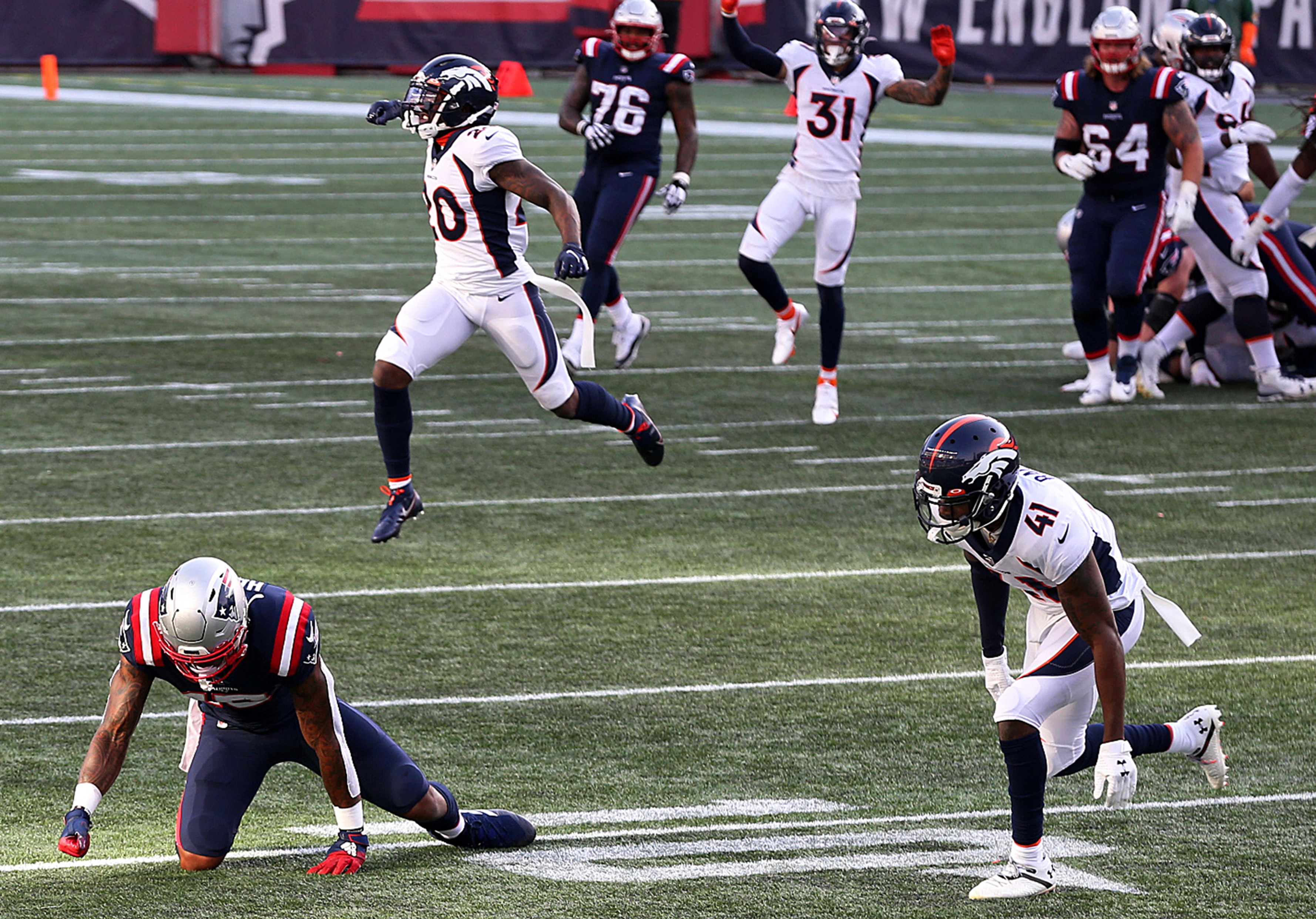 Broncos upend rusty Cam Newton, Patriots, 18-12, in postponed matchup - The  Boston Globe