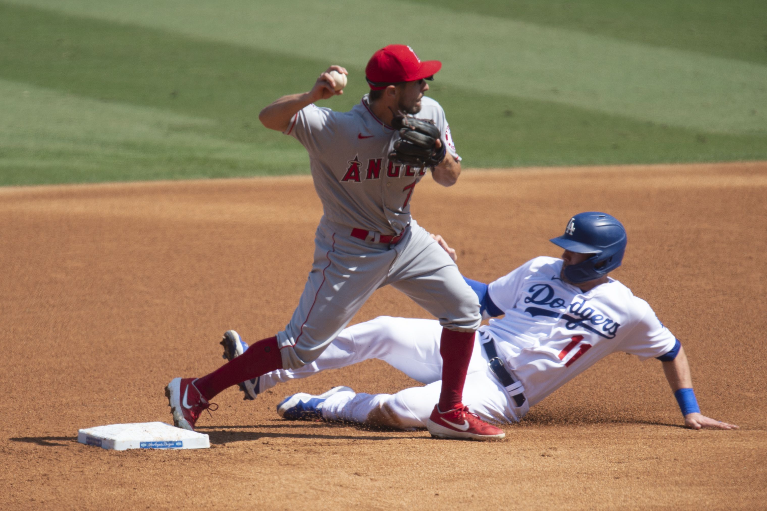 Angels shortstop Andrelton Simmons opts out of playing the rest of the  season - Los Angeles Times
