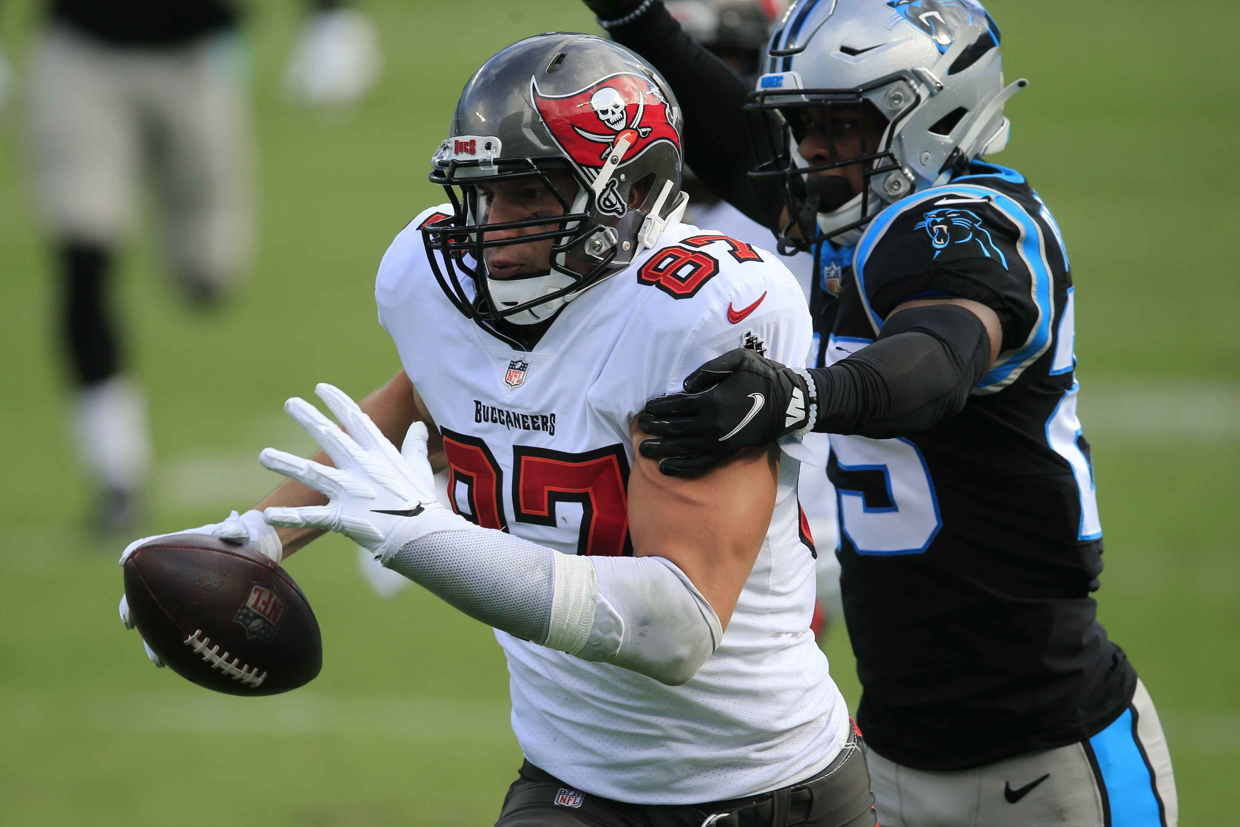 Tampa Bay Buccaneers 46-23 Carolina Panthers: Ronald Jones runs to